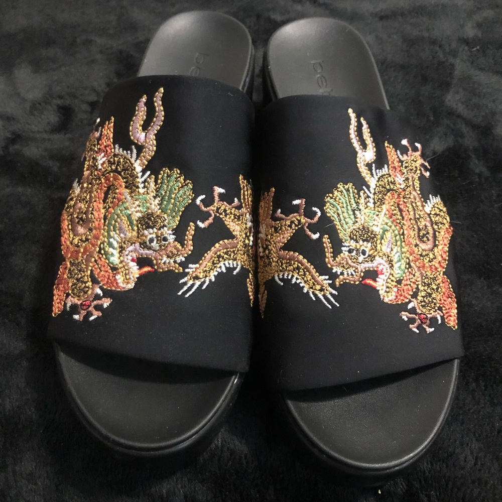 Bebe embroidered platform shoes😍